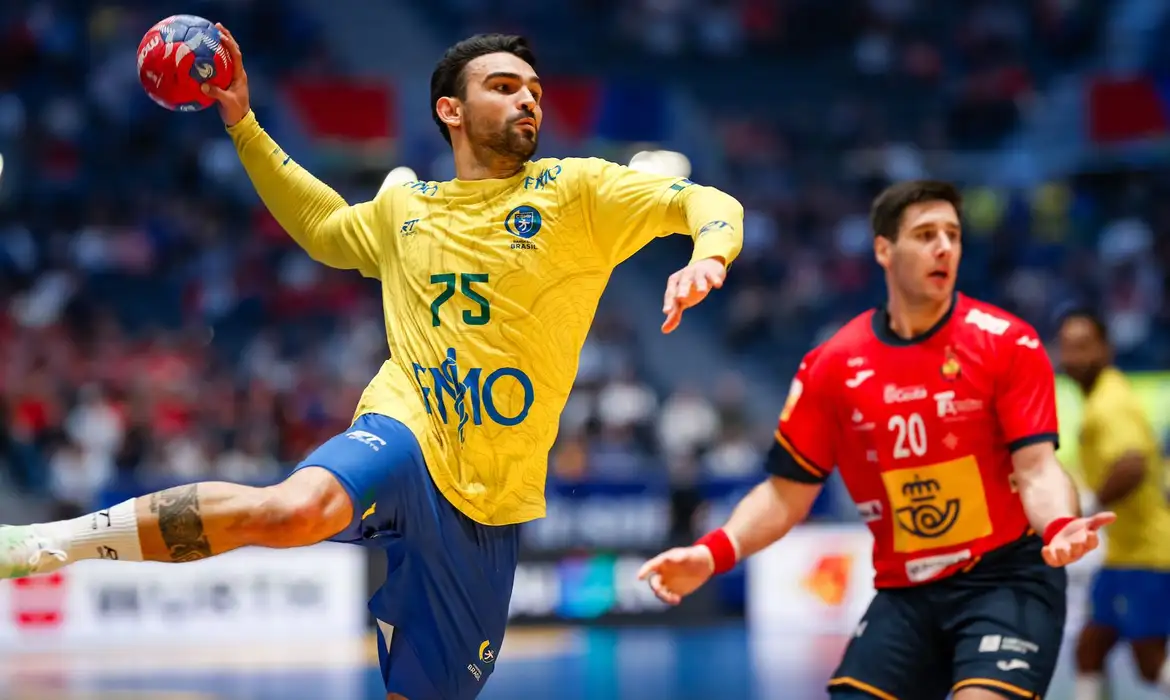 Brasil vence Espanha por 26 e 25 no fechamento da segunda fase do Mundial de Handebol, em 26/01/2025