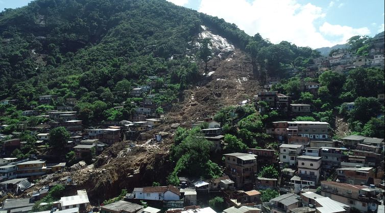 Imagens de drone das reas de deslizamento de encosta em Petrpolis, em decorrncia das fortes chuvas que atingiram a regio serrana do Rio de Janeiro