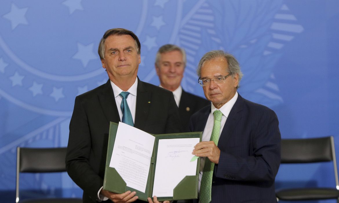 O presidente da República, Jair Bolsonaro, e o ministro da Economia Paulo Guedes, participam de Cerimônia de Lançamento do Novo Marco de Securitização e Fortalecimento de Garantias Agro.