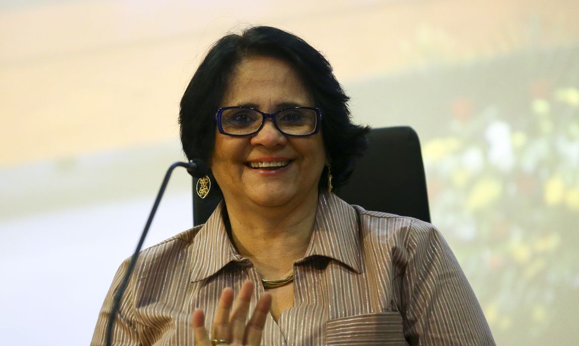 A ministra das Mulheres, Família e Direitos Humanos, Damares Alves, durante evento em comemoração ao Dia Nacional do Cigano.
