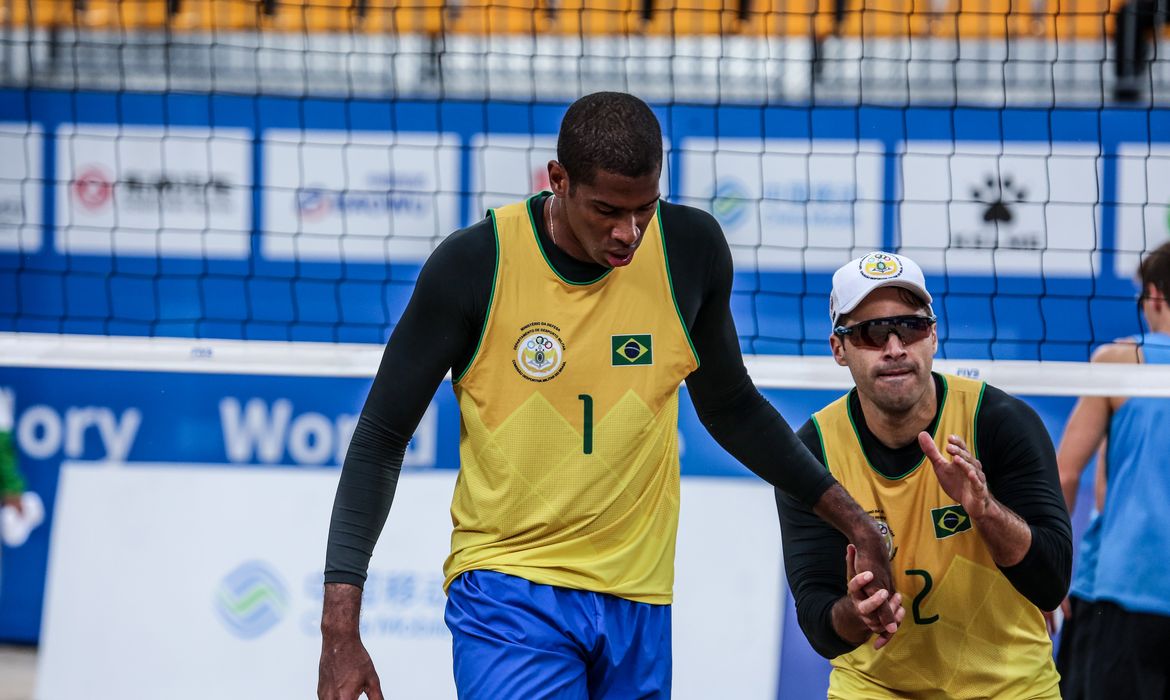 Evandro e Bruno Schmidt são ouro no vôlei de praia masculino dos 7º Jogos Mundiais Militares