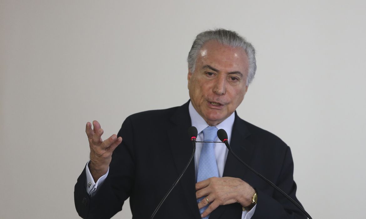 Brasília - O presidente Michel Temer recebe uma delegação de deputadas integrantes da Rede de Mulheres da Assembleia Parlamentar da Comunidade de Países de Língua Portuguesa ( José Cruz/Agência Brasil)