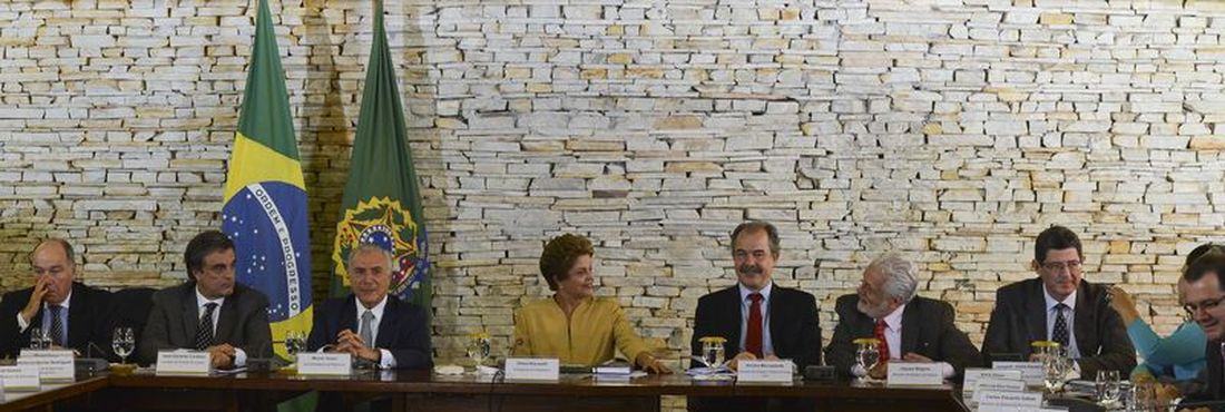 Dilma faz a primeira reunião ministerial do segundo mandato