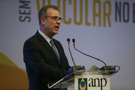 O ministro de Minas e Energia, Bento Albuquerque, fala durante o Seminário Futuro da Matriz Veicular no Brasil, no Rio de Janeiro.