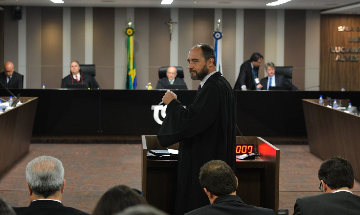 Brasília - Sessão do TCU analisa contas do governo de 2014 (Valter Campanato/Agência Brasil)