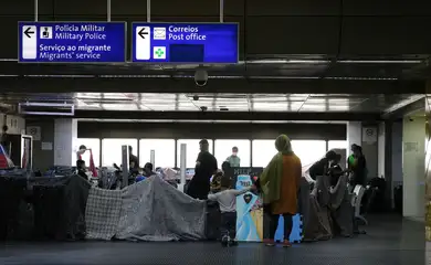 Chegada de novas famílias no acampamento de refugiados afegãos com visto humanitário que esperam abrigo no Aeroporto de Guarulhos.