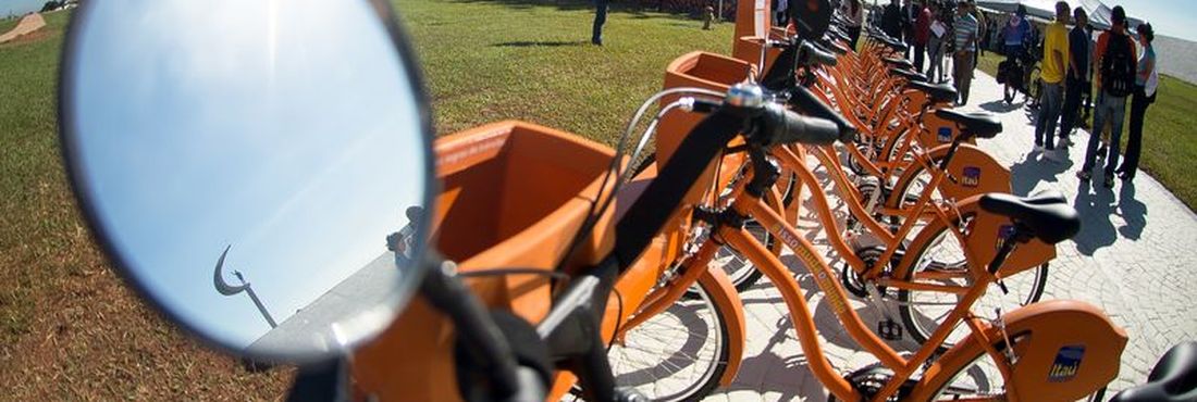 DF inaugura dez pontos de compartilhamento de bicicletas