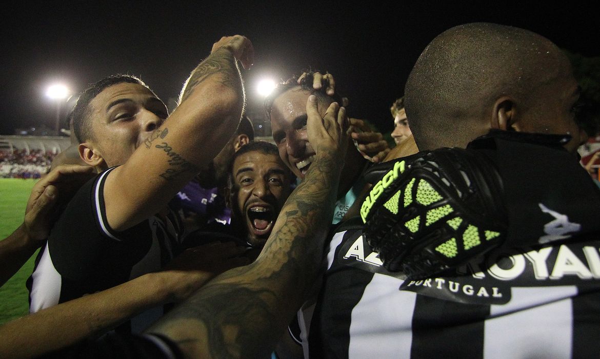 Gatito Fernández, do Botafogo, na Copa do Brasil contra o Náutico