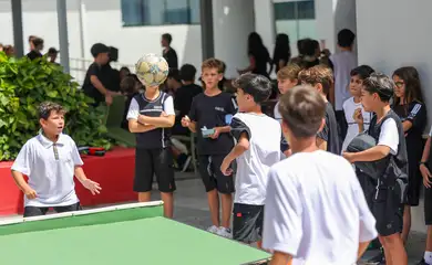 Brasília (DF) 14/02/2025 - Proibição do uso de celulares nas escolas. Alunos brincam no recreio sem o uso de celulares. Foto: Fabio Rodrigues-Pozzebom/Agência Brasil