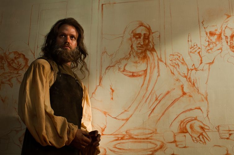 No refeitório do convento Santa Maria Delle Grazie, Leonardo da Vinci (Scott Sparrow) pinta &quot;A Última Ceia&quot;