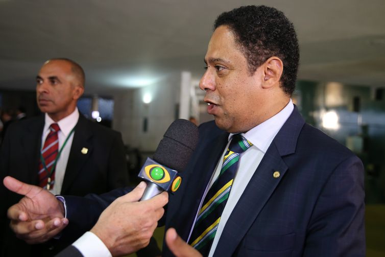 Brasília  - Entrevista com o deputado Orlando Silva durante a votação do Impeachment da presidente Dilma Rousseff (Valter Campanato/Agência Brasil)
