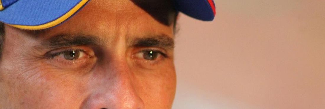 O candidato da oposição venezuelana Henrique Capriles afirma que não vai reconhecer resultado das eleições enquanto não houver recontagem dos votos