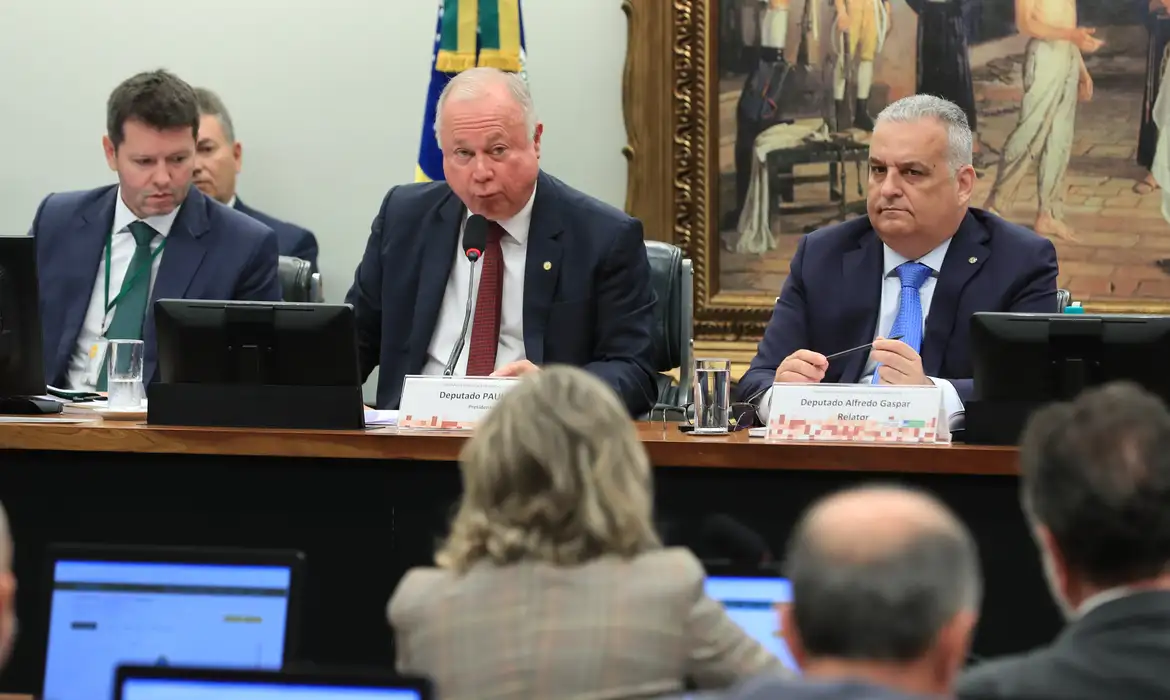 Lula Marques/Agência Brasil Brasília (DF), 30/04/2025 - Reunião da Comissão de Constituição e Justiça e de Cidadania (CCJ) para votar requerimento que pede a suspensão de ação penal contra o deputado Ramagem. Relator votou a favor, mas foi pedido vistas. Foto: Lula Marques/Agência Brasil