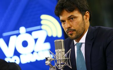 O ministro das Comunicações, Fábio Faria, participa do programa Voz do Brasil.