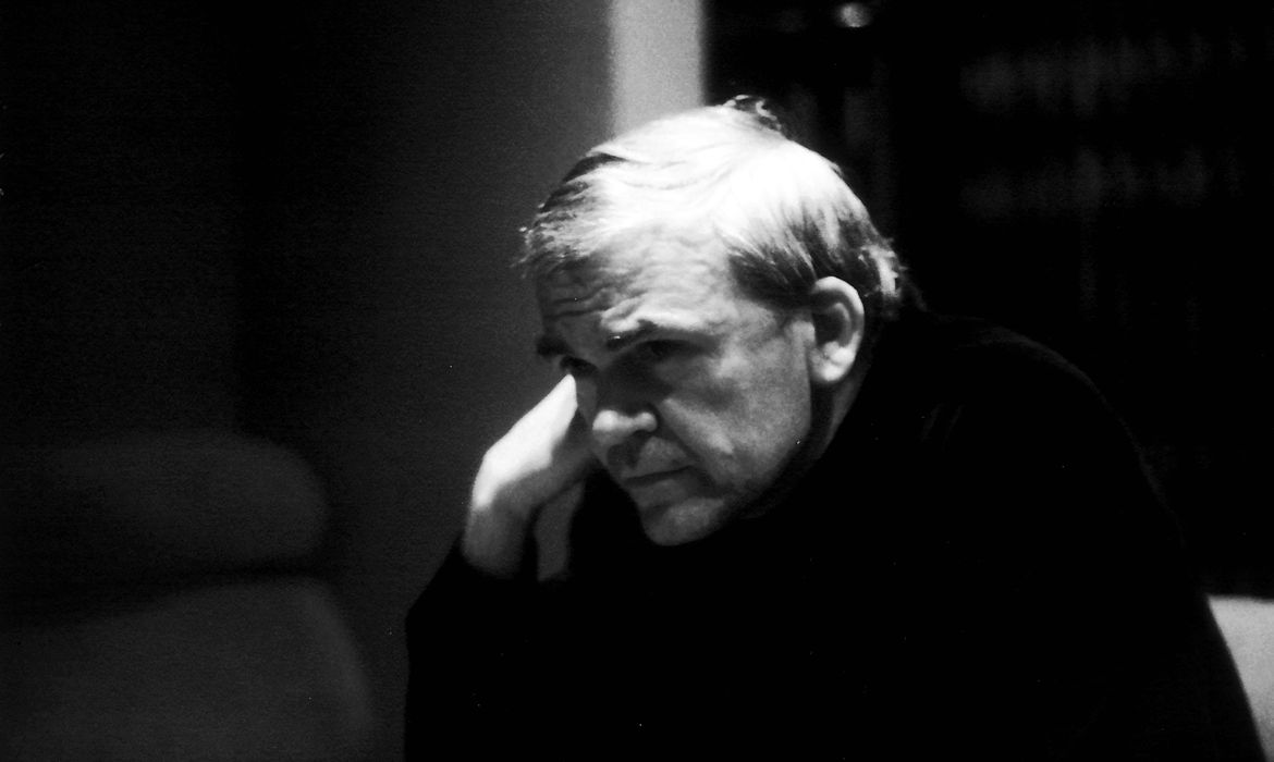 Milan Kundera en 1980, escritor y disidente checo. Foto: Elisa Cabot/Wikimedia