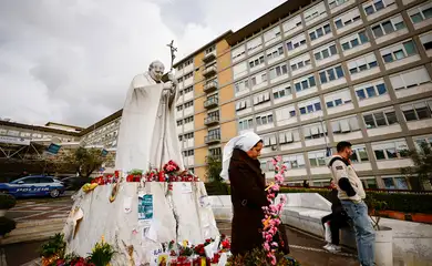 Papa Francisco não está mais usando ventilação, informa Vaticano