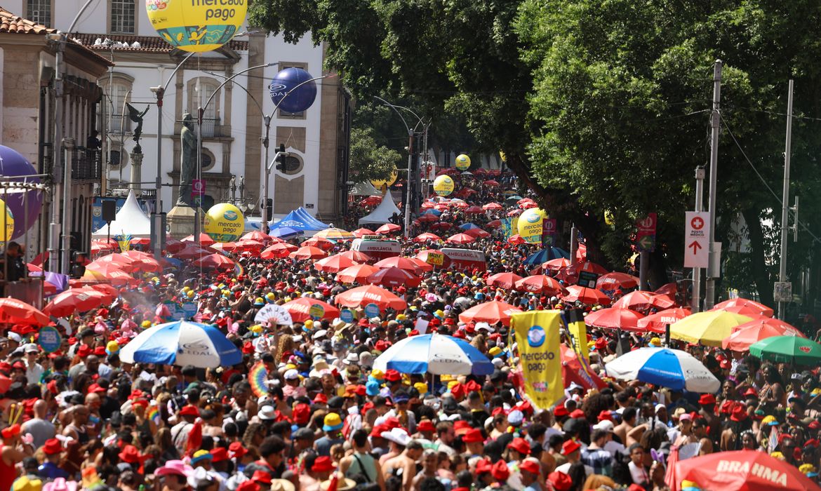 Tomaz Silva/Agência Brasil Rio de Janeiro (RJ), 14/02/2026 – O bloco Cordão da Bola Preta desfila no sábado de carnaval no centro do Rio de Janeiro. Foto: Tomaz Silva/Agência Brasil