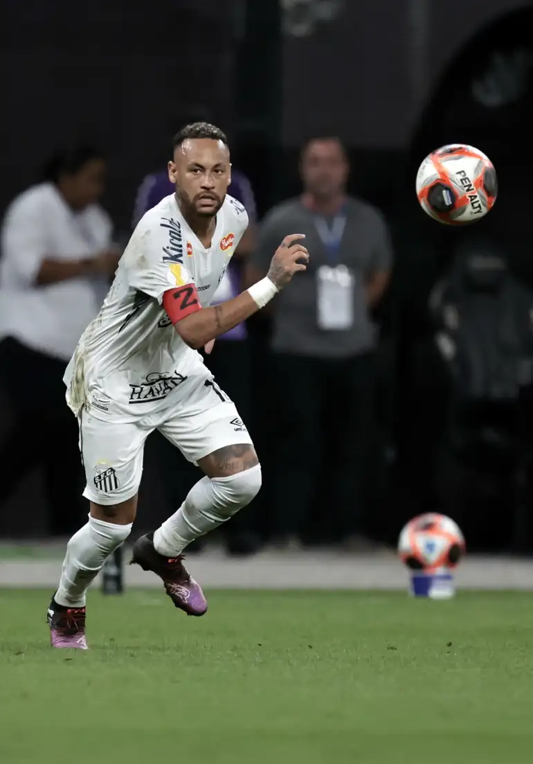 São Paulo (SP), 12/02/2025 - Jogador Neymar joga seu primeiro clássico após retorno ao futebol brasileiro. Lance de jogo entre Corinthians e Santos pelo Campeonato Paulista. Foto: Paulo Pinto/Agência Brasil