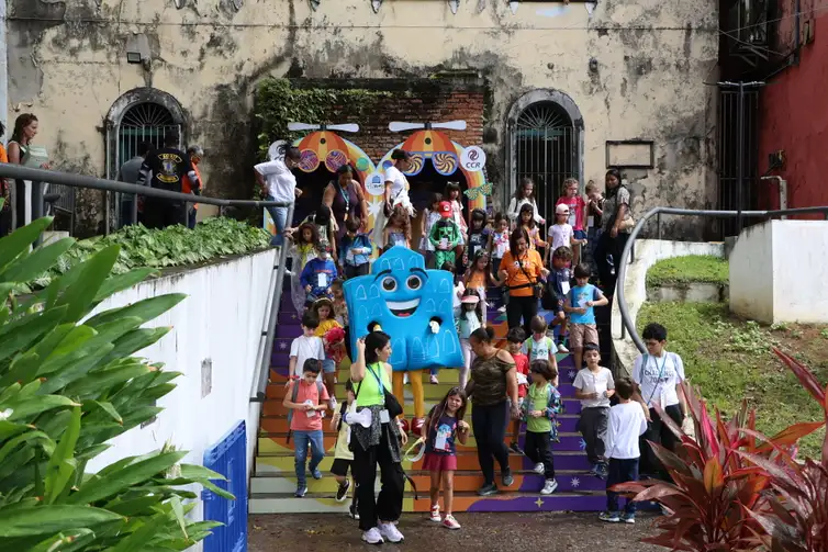 Salvador (BA), 08-08-2024 - Programação infantil do espaço Mabel Velloso durante a Festa Literária Internacional do Pelourinho - Flipelô, no Largo das Artes. Foto: Rovena Rosa/Agência Brasil