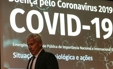 O secretário executivo do Ministério da Saúde, João Gabbardo dos Reis, divulga dados atualizados sobre novo coronavírus