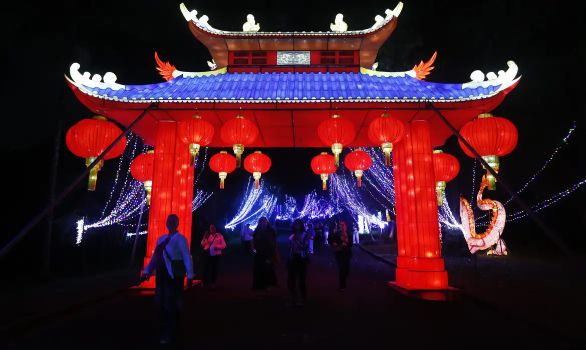 Esculturas Chinesas Coloridas Encantam Jardim Botânico de São Paulo
