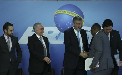 O presidente Michel Temer durante cerimônia de assinatura do decreto que regulamenta a criação de cotas para jovens negros aprendizes, no Palácio do Planalto.