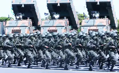 Brasília - O presidente Michel Temer participa de cerimônia em comemoração ao Dia do Exército (Antonio Cruz/Agência Brasil)