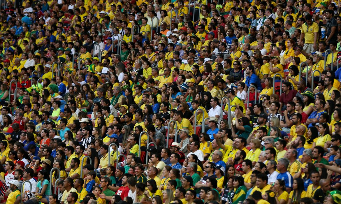 Brasília - Futebol masculino da seleção brasileira deu o pontapé inicial na Olimpíada Rio 2016, em uma partida contra a África do Sul, no Estádio Mané Garrincha  (Marcelo Camargo/Agência Brasil)
