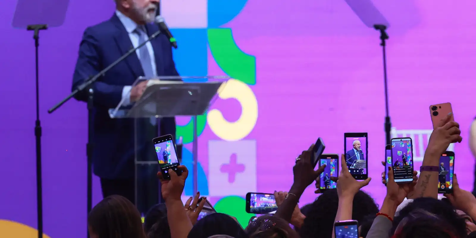 Em conferência, Lula diz que autoritarismo teme as mulheres