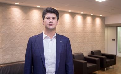 O secretário adjunto de Desestatização e Desinvestimento, Gustavo Montezano, será o novo presidente do Banco Nacional de Desenvolvimento Econômico e Social (BNDES).