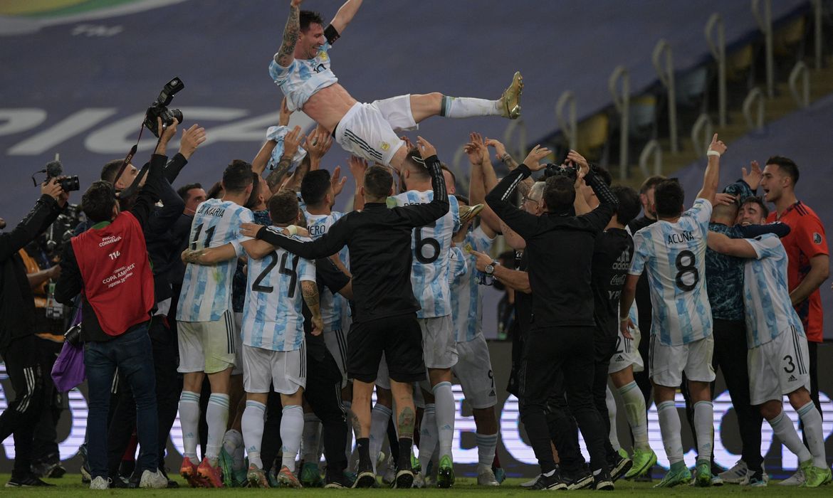 Argentina comemora vitória no Maracanã