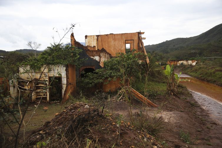 Moradores de Barra Longa, uma das regiões atingidas pela tragédia de Mariana, também sofrem com depressão - José Cruz-Agência Brasil