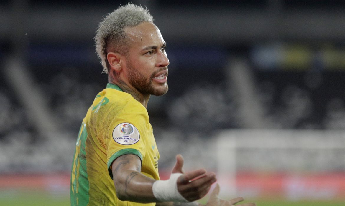 Neymar em partida do Brasil contra o Peru na Copa América