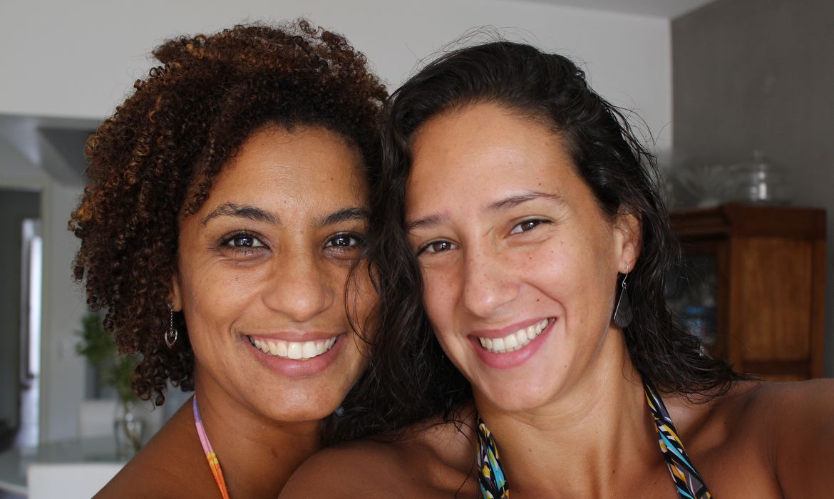 Marielle Franco, assassinada a tiros no Rio no dia 14 de maio, ao lado da esposa, Mônica Benício (Arquivo pessoal)