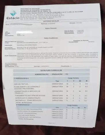 PF/Divulgação Brasília (DF), 11/06/2025 - Currículo apreendido pela Polícia Federal que deflagrou a Operação Código 451, com o objetivo de desarticular uma organização criminosa especializada na falsificação e comercialização de diplomas de ensino superior. Esses documentos estariam sendo utilizados para a obtenção de registros em conselhos profissionais e para o exercício ilegal de atividades privativas de profissões regulamentadas. Foto: PF/Divulgação
