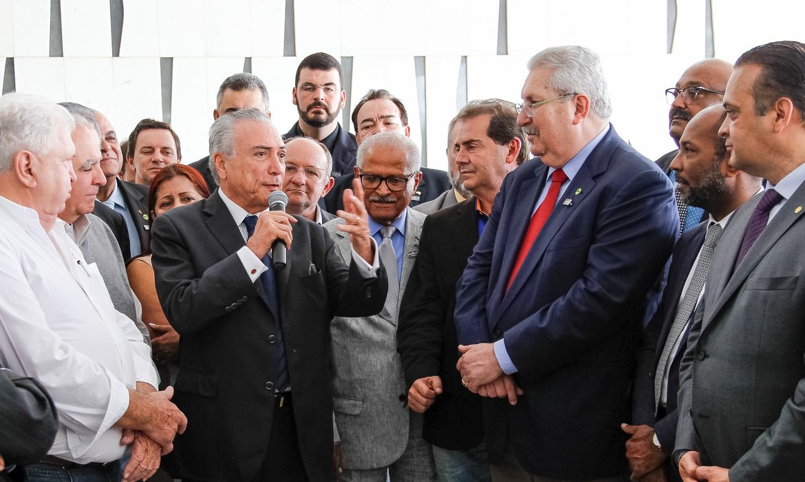 O presidente interino Michel Temer durante encontro com representantes de centrais sindicais (Beto Barata /PR)
