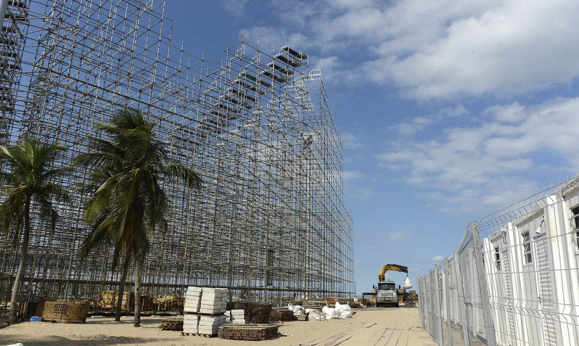 Rio de Janeiro - Arena olímpica de vôlei de praia, em Copacabana, teve obra embargada pela prefeitura por falta de licença ambiental (Tânia Rêgo/Agência Brasil)