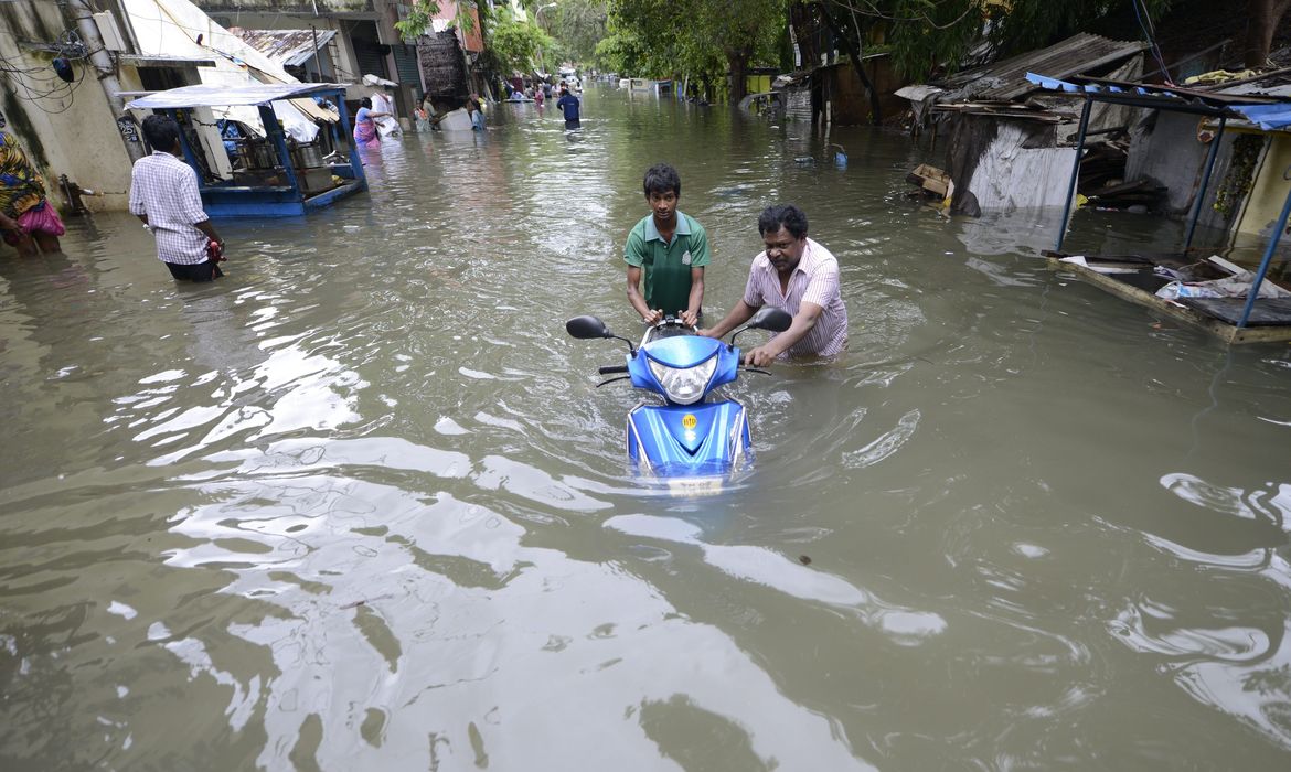 Chuvas torrenciais em Chennai, na Índia, já deixou milhares de desabrigados