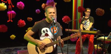 Paulo Bi faz show no Música Animada