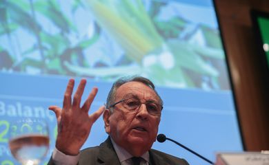 Brasília - Presidente da CNA, João Martins, durante coletiva de imprensa para apresentar o balanço do agronegócio em 2016 e as perspectivas do setor para 2017. (José Cruz/Agência Brasil)