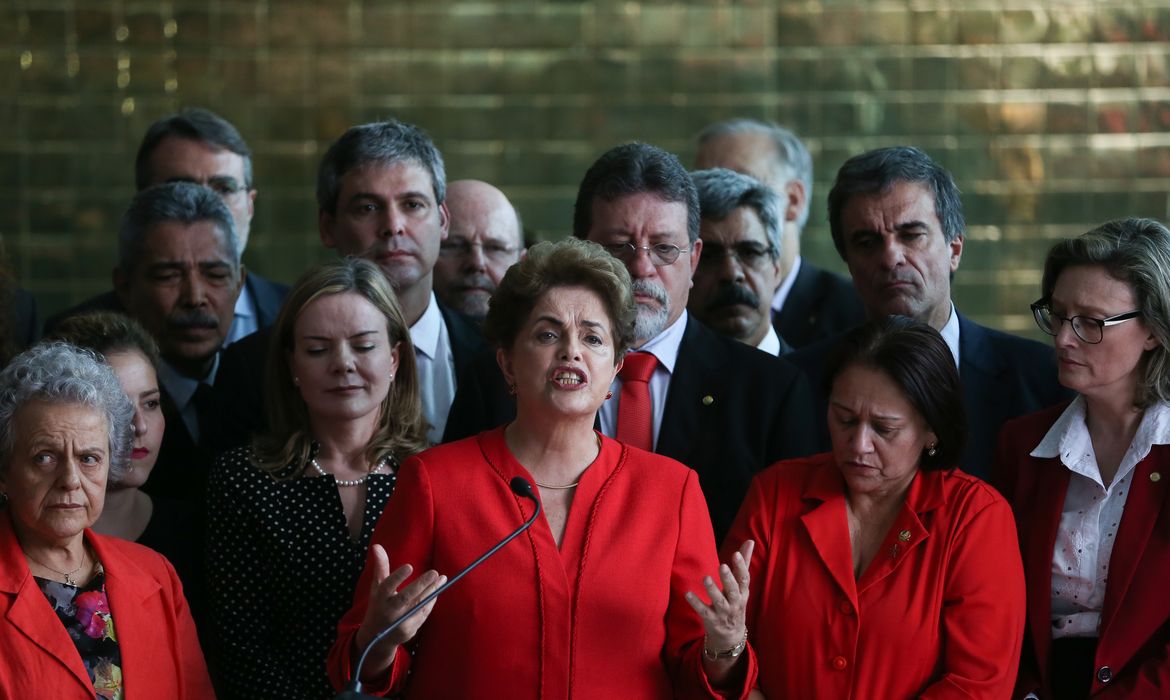 Em pronunciamento no Palácio da Alvorada, a ex-presidenta Dilma Rousseff diz ter sofrido o segundo golpe de Estado em sua vida (José Cruz/Agência Brasil)