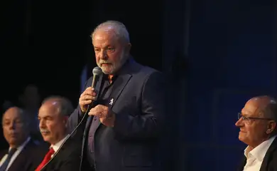 O presidente da República eleito, Luiz Inácio Lula da Silva, participa do evento de encerramento dos trabalhos dos grupos técnicos do Gabinete de Transição