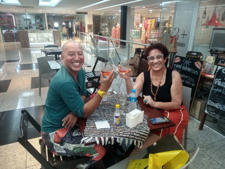 Brasília (DF), 19.07.2024 - Dia do amigo. Marcio Vieira e sua grande amiga, Cláudia Silva. Foto: Marcio Vieira/Arquivo Pessoal