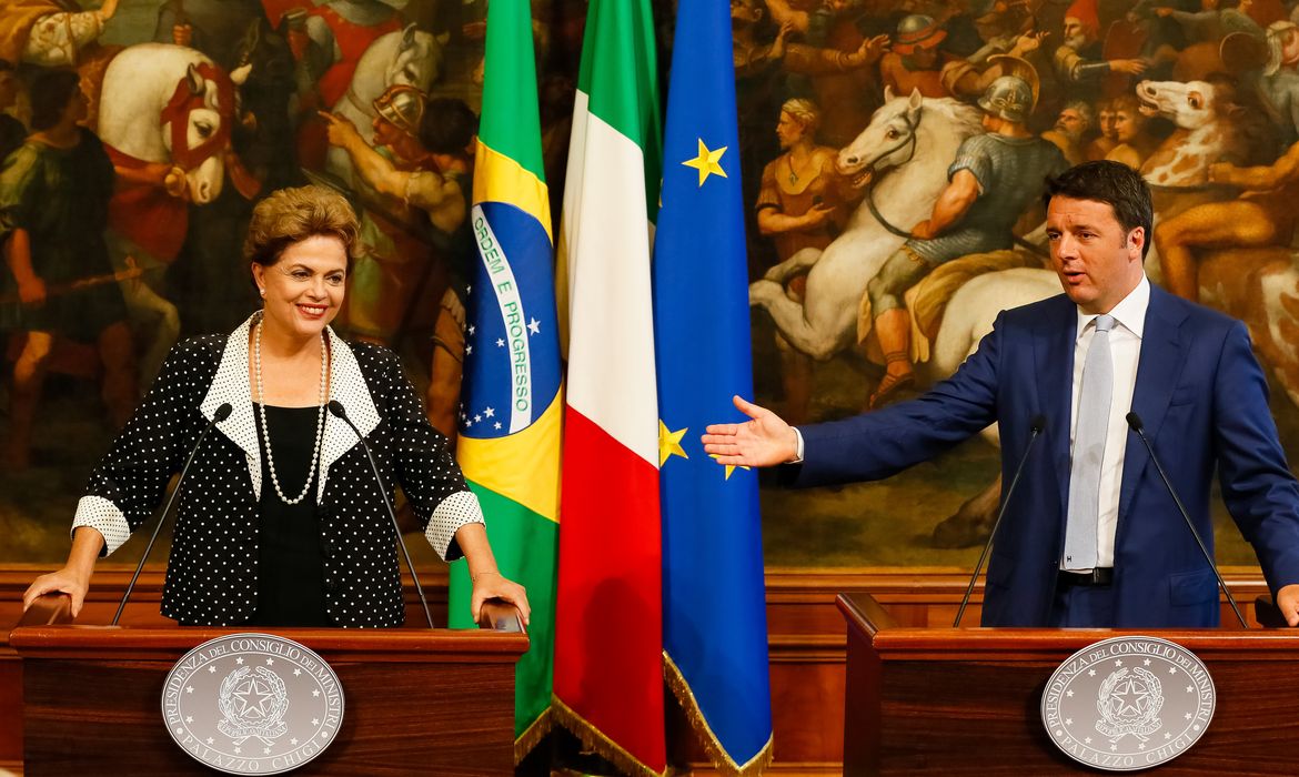 Dilma e presidente da Itália em declaração à imprensa  (Roberto Stuckert Filho/PR)