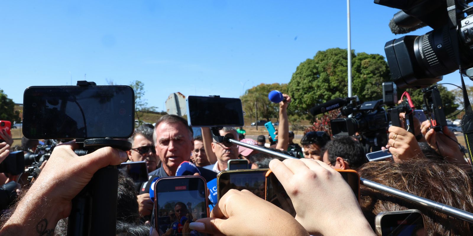 Políticos repercutem operação policial e tornozeleira em Bolsonaro