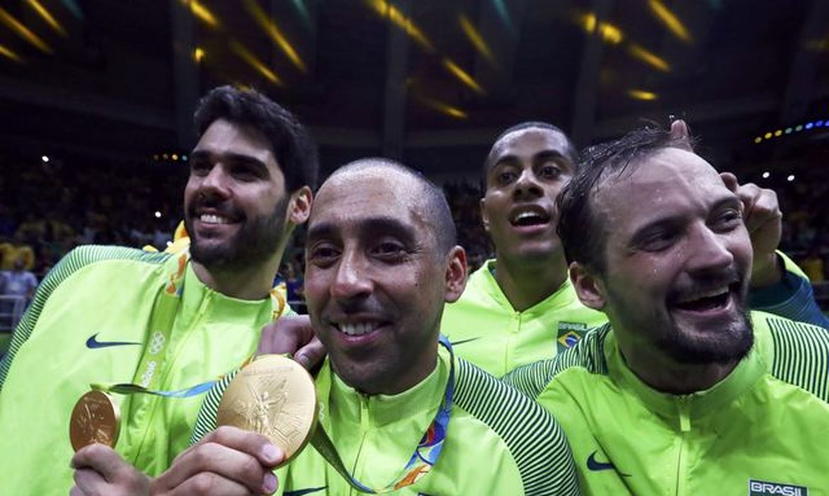 Líbero Serginho deixa seleção brasileira de vôlei após o ouro na Rio 2016