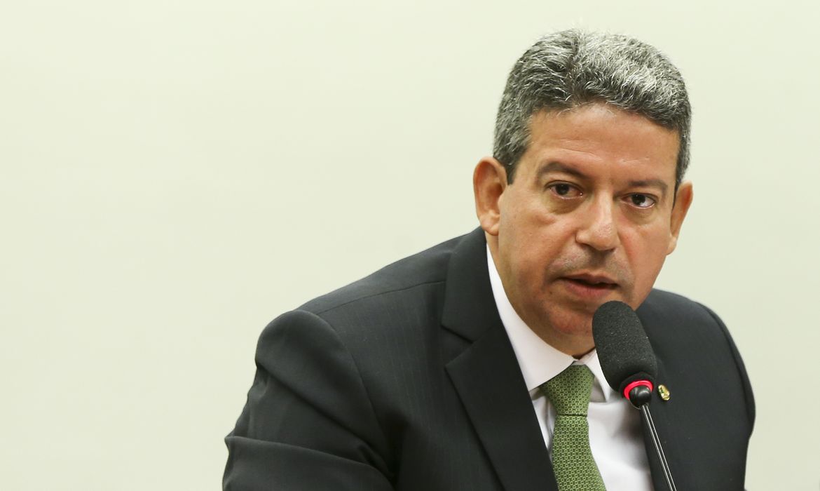 Brasília - O presidente da Comissão Mista de Orçamento, deputado Arthur Lira, encerra reunião por falta de quórum, pelo segundo dia seguido (Marcelo Camargo/Agência Brasil)