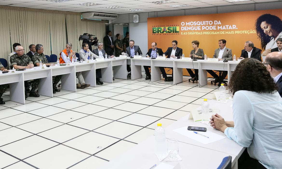 Recife (PE) - Presidenta Dilma Rousseff durante reunião para tratar de ações de enfrentamento das doenças Dengue, Chikungunya e Zica, transmitidas pelo Aedes Aegypti (Roberto Stuckert Filho/PR)