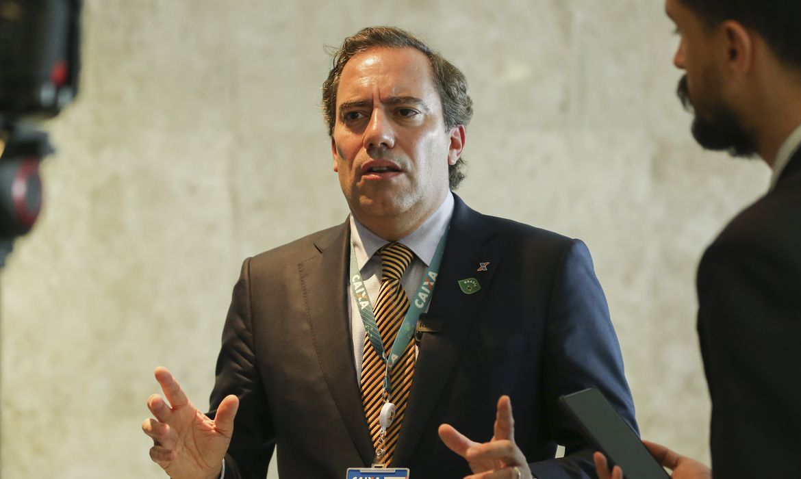 O presidente da Caixa Econômica Federal, Pedro Guimarães, fala à imprensa após cerimônia de lançamento do novo FGTS e liberação do PIS/PASEP, no Palácio do Planalto.