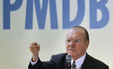 Brasília - O ex-presidente e ex-senador José Sarney participa do Congresso da Fundação Ulysses Guimarães e do PMDB, em Brasília (José Cruz/Agência Brasil)